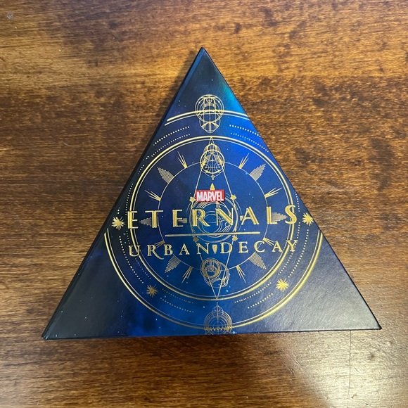 Urban Decay x Marvel ‘Eternals’ Afterglow Illuminating Highlighter - Picture 2 of 6